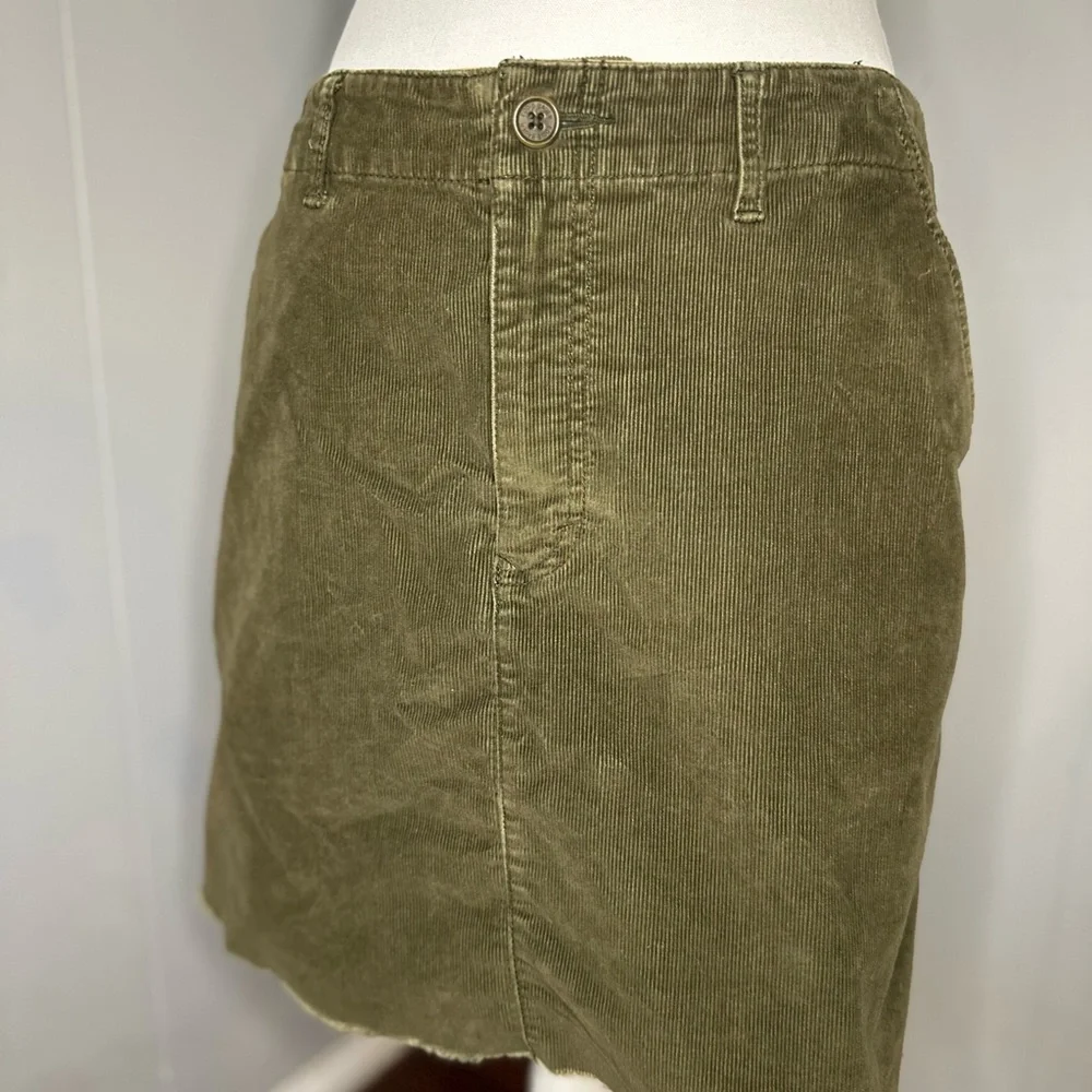 Eddie Bauer Olive Green Corduroy Mini Skirt - Size 8 - Picture 2 of 4